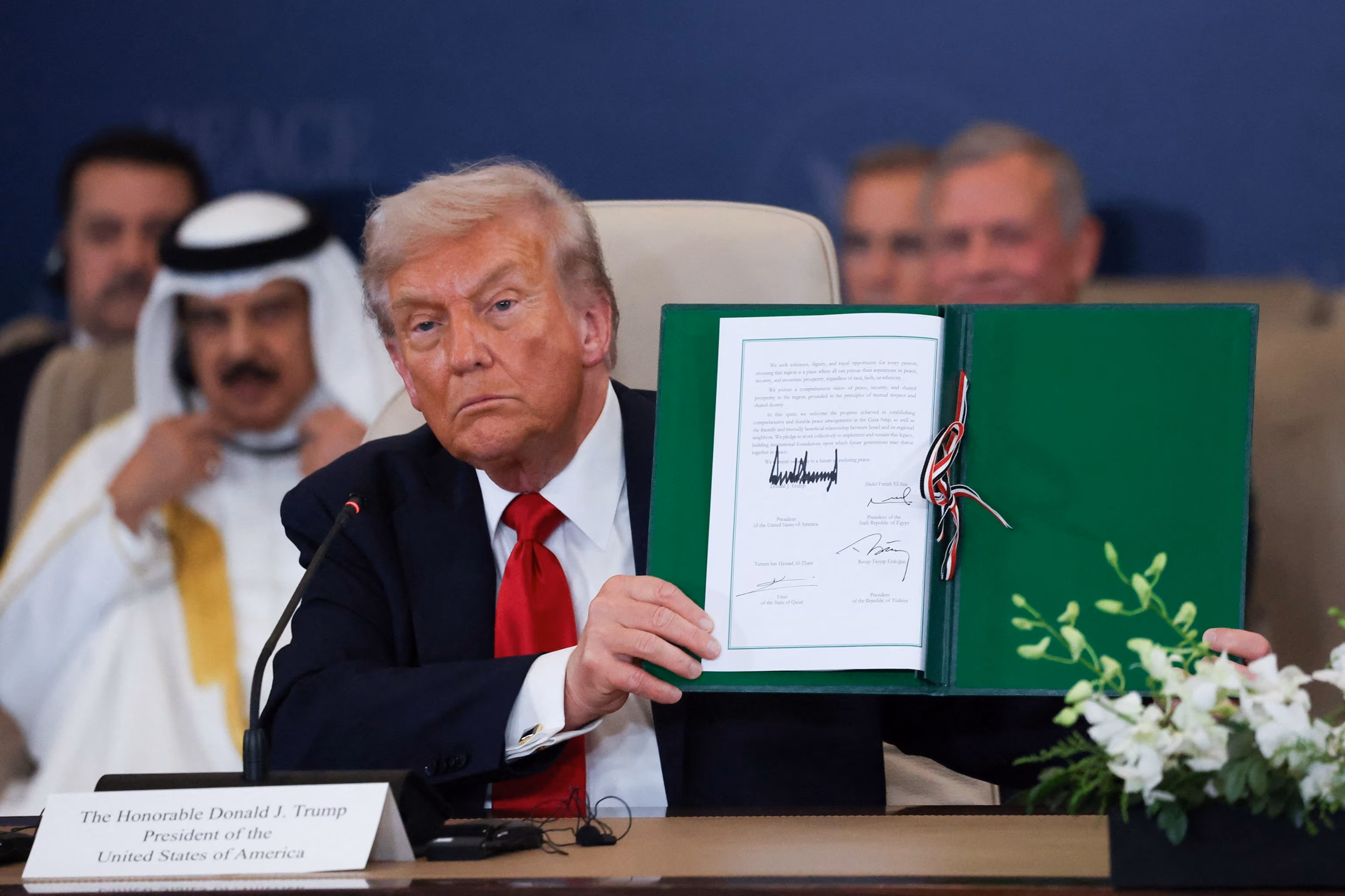 Трамп та світові лідери зібралися в Єгипті для підписання угоди про припинення вогню за відсутності Нетаньягу | INFBusiness