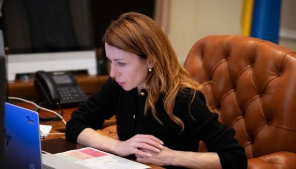 Міністри енергетики України та США обговорили захист енергетичної системи та підготовку до зими 09.10.2025 21:32 Укрінформ Міністр енергетики Світлана Гринчук та Міністр енергетики США Кріс Райт обговорили захист енергетичного сектору України та успішне завершення опалювального сезону. Міністри енергетики України та США обговорили захист енергетичної системи та підготовку до зими | INFBusiness