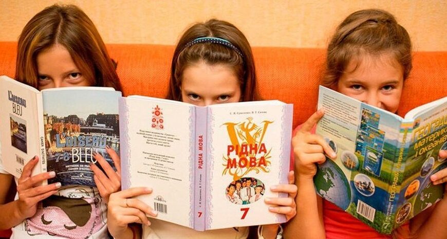 Як правильно писати: різниця між займенниками their та theirs