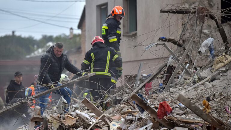 Зеленський заявив, що Росія випустила 500 дронів по Україні в нічну смертельну атаку | INFBusiness