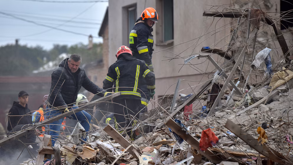 Зеленський заявив, що Росія випустила 500 дронів по Україні в нічну смертельну атаку | INFBusiness