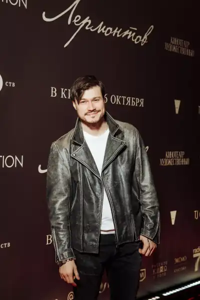 Микита Єфремов, Юлія Хлиніна, Костянтин Ернст та інші на прем'єрі фільму "Лермонтов" | INFBusiness
