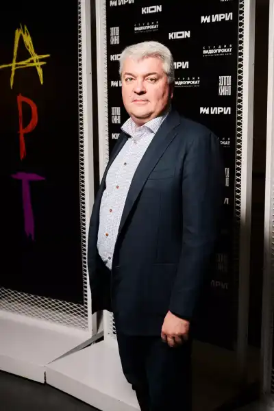 / Світська хроніка Рената Піотровскі, Аврора, Федір та Сергій Бондарчуки на світській прем'єрі серіалу "Арт – це я" | INFBusiness