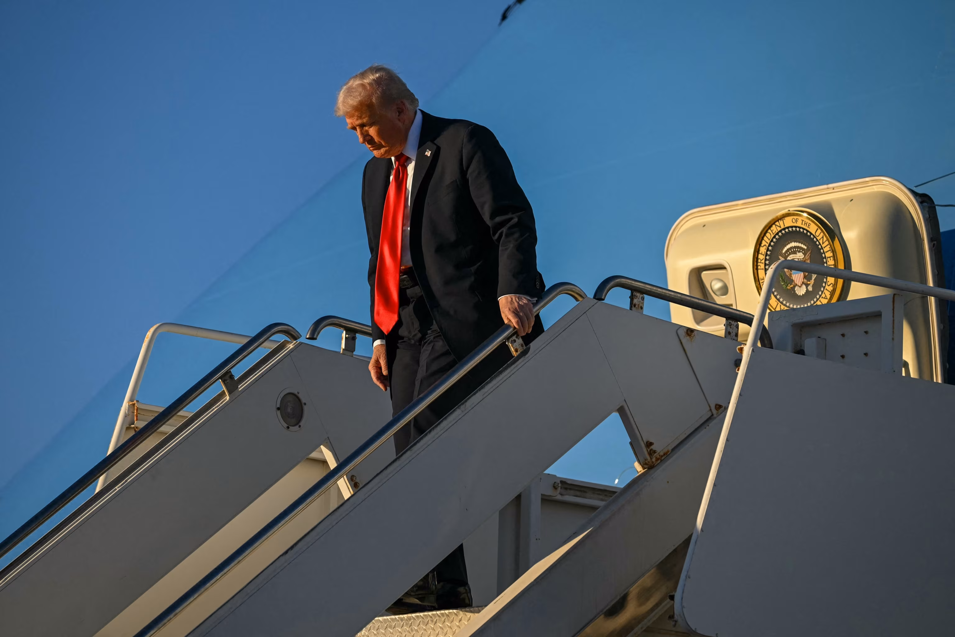 Трамп натякає, що ХАМАС отримав дозвіл діяти як поліцейські сили протягом «певного періоду часу» | INFBusiness