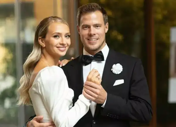 / Зіркові пари Микита Кацалапов освідчився у коханні Вікторії Синіциною у річницю весілля | INFBusiness