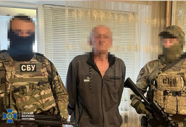 Видаючи себе за солдата Збройних сил України: затримано російського агента, який керував авіабомбами та ворожею артилерією по Слов'янську (фото) | INFBusiness