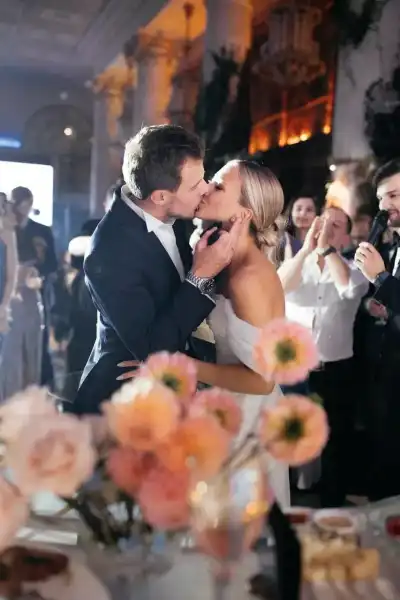 / Зіркові пари Микита Кацалапов освідчився у коханні Вікторії Синіциною у річницю весілля | INFBusiness