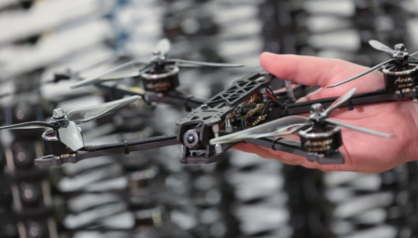 Децентралізовані закупівлі дронів: що це дало 03.10.2025 14:39 Укрінформ Укрінформ дослідив результати децентралізованої системи закупівель дронів, її переваги та недоліки Децентралізовані закупівлі дронів: чого вони досягли? | INFBusiness