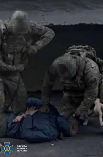 Видаючи себе за солдата Збройних сил України: затримано російського агента, який керував авіабомбами та ворожею артилерією по Слов'янську (фото) | INFBusiness