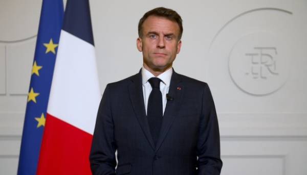 Заморожені активи Російської Федерації можуть бути конфісковані лише з дотриманням міжнародного права – Макрон 02.10.2025 22:10 Укрінформ Президент Франції Еммануель Макрон погодився з позицією прем'єр-міністра Бельгії Барта де Вевера щодо необхідності дотримання міжнародного права у питанні заморожених російських активів, але підтримав план Європейської Комісії щодо надання Україні «репараційного кредиту». Заморожені активи Російської Федерації можуть бути конфісковані лише відповідно до міжнародного права – Макрон | INFBusiness