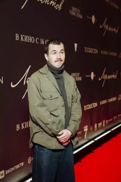 Микита Єфремов, Юлія Хлиніна, Костянтин Ернст та інші на прем'єрі фільму "Лермонтов" | INFBusiness