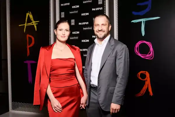 / Світська хроніка Рената Піотровскі, Аврора, Федір та Сергій Бондарчуки на світській прем'єрі серіалу "Арт – це я" | INFBusiness