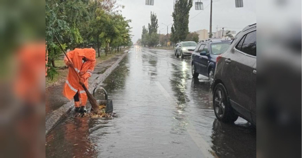 В Одесі, яку нещодавно відвідав колишній прем'єр-міністр Великої Британії Борис Джонсон , пройшла сильна злива. Про це повідомляє Telegram-канал "Odessa.Official". Сильні дощі паралізували Одесу: вулиці затоплені, транспорт зупинений | INFBusiness