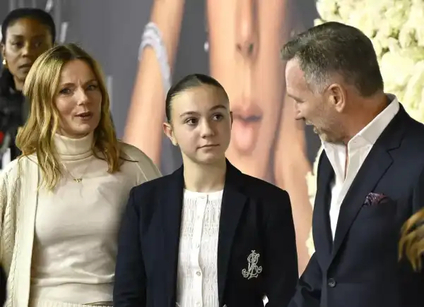 / Новини про зірок Вікторія Бекхем розповіла, чому відмовилася від грудей, зроблених у 90-ті | INFBusiness