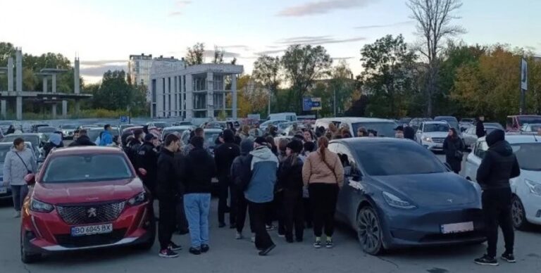 Тернопіль: Зіткнення військових і цивільних, затримання чоловіка, відео інциденту