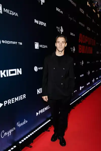 / Світська хроніка Сергій Маковецький, Кирило Кяро, Катерина Федулова та інші зірки на прем'єрі шпигунського бойовика "Дорогою Віллі" | INFBusiness