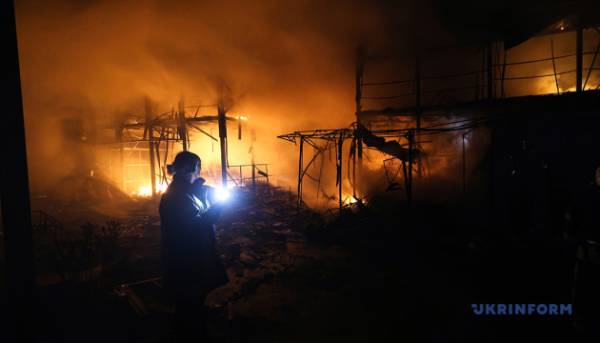 Росія атакувала об'єкти Нафтогазу вдруге за тиждень: є влучання та руйнування 05.10.2025 14:25 Укрінформ Через комбінований напад Росії в ніч на 5 жовтня об'єкти Нафтогазу були пошкоджені вдруге за тиждень – є влучання та руйнування. Росія атакувала об'єкти Нафтогазу вдруге за тиждень: є влучання та руйнування | INFBusiness