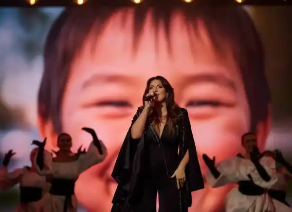 / Світська хроніка Періс Хілтон, Ріта Ора, Кара Делєвінь на модній вечірці у Франції | INFBusiness