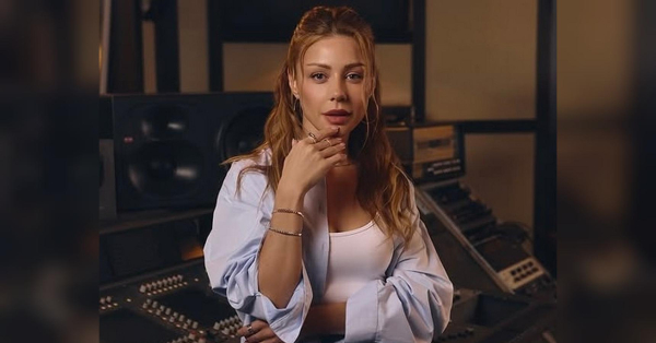 Знаменита виконавиця Тіна Кароль, яка поділилася згадками про чоловіка, вразила своїх фанатів. Тіна розповіла, як готується до концертів та продемонструвала своє тренування напередодні виступів. Як стверджує співачка, вона завжди робить зарядку, котра допомагає підтримувати голос. На власній сторінці в соціальній мережі Тіна повідомила, що мінімум двадцять хвилин лише стрибає на скакалці. Підігріті бренді та караоке: Тіна Кароль ошелешила фанатів | INFBusiness