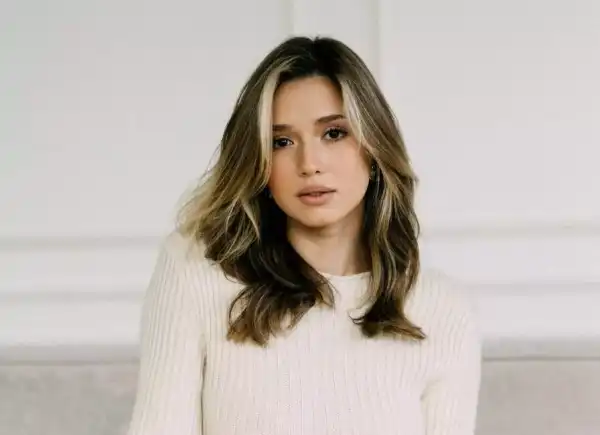 / Зіркові пари Микита Кацалапов освідчився у коханні Вікторії Синіциною у річницю весілля | INFBusiness