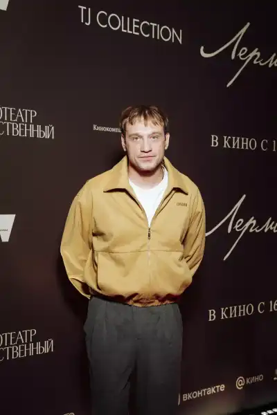 Микита Єфремов, Юлія Хлиніна, Костянтин Ернст та інші на прем'єрі фільму "Лермонтов" | INFBusiness