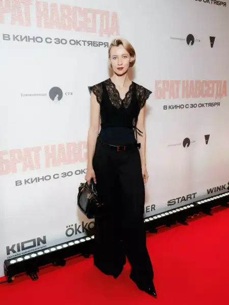 / Світська хроніка Олексій Вчитель, Валерія Гай Германіка та інші зірки кіно на прем'єрі фільму "Брат назавжди" | INFBusiness