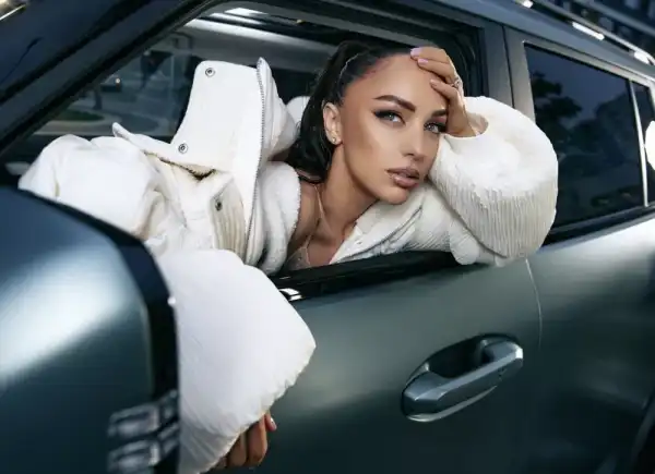 / Зіркові пари Чи зустрічаються Ніна Добрев та Зак Ефрон насправді – відомості інсайдерів | INFBusiness