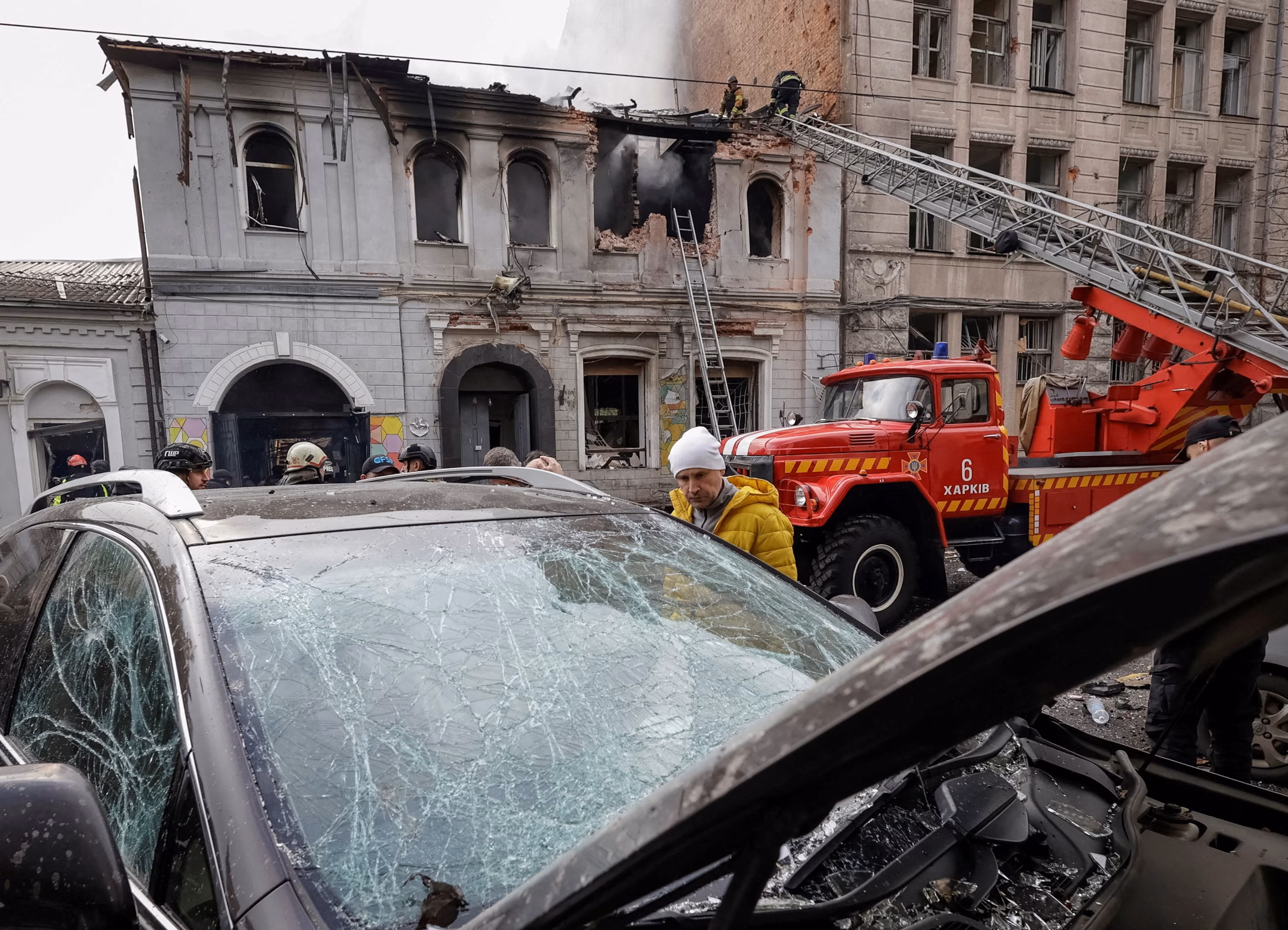 У Києві повідомляють про загибель 6 осіб, зокрема 2 дітей, внаслідок авіаудару по дитячому садку в Україні. | INFBusiness
