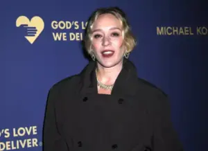 Енн Хетеуей, Хлоя Севіньї та інші зірки на Golden Heart Awards 2025 | INFBusiness