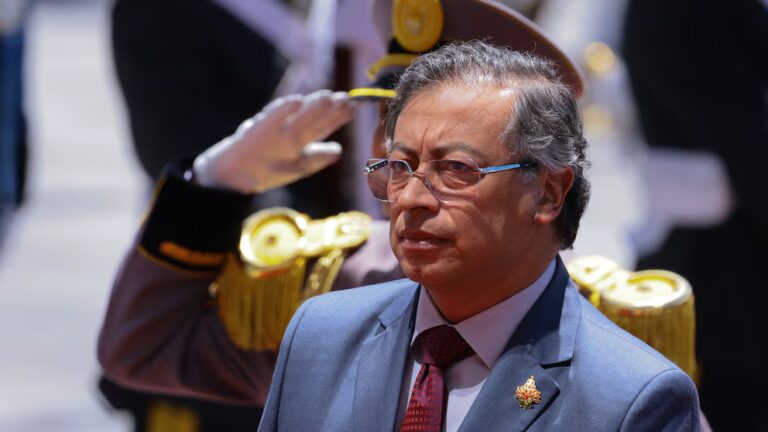 Президент Колумбії заявив, що американські військові обстріляли колумбійський човен, вбивши його громадян | INFBusiness