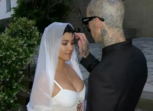 / Новини про зірок Кім Кардаш'ян змінила імідж - тепер вона точна копія своєї матері | INFBusiness