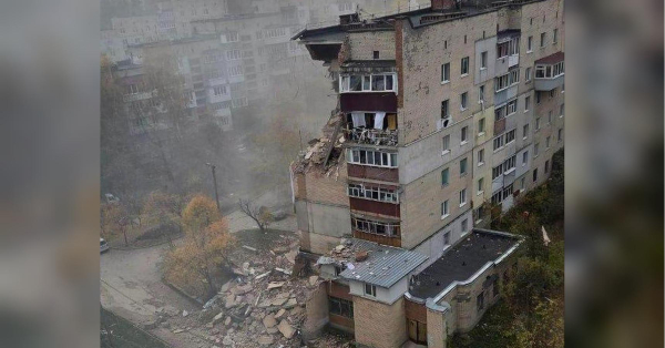 Вибух у Хмельницькому: руйнування в багатоповерхівці, обвали трьох поверхів, деталі та фото.