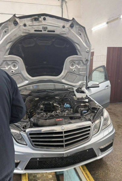 Українка ховала під капотом автівки майже мільйон доларів та намагалася виїхати з країни (світлини, відеоматеріали) | INFBusiness