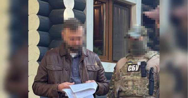 В Україні триває боротьба з колаборантами. Служба безпеки України та Національна поліція викрили посадовця МЗС України, який "легалізував" росіян у країнах Європейського Союзу. Про це повідомляє СБУ. Дипломат МЗС допомагав росіянам сховатися в Європі під виглядом українців | INFBusiness