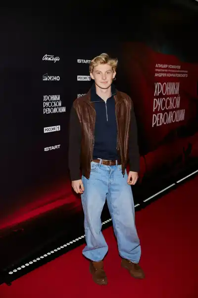 / Світська хроніка Бондарчук, Михалков, Кончаловський: прем'єра кінороману "Хроніки російської революції" | INFBusiness