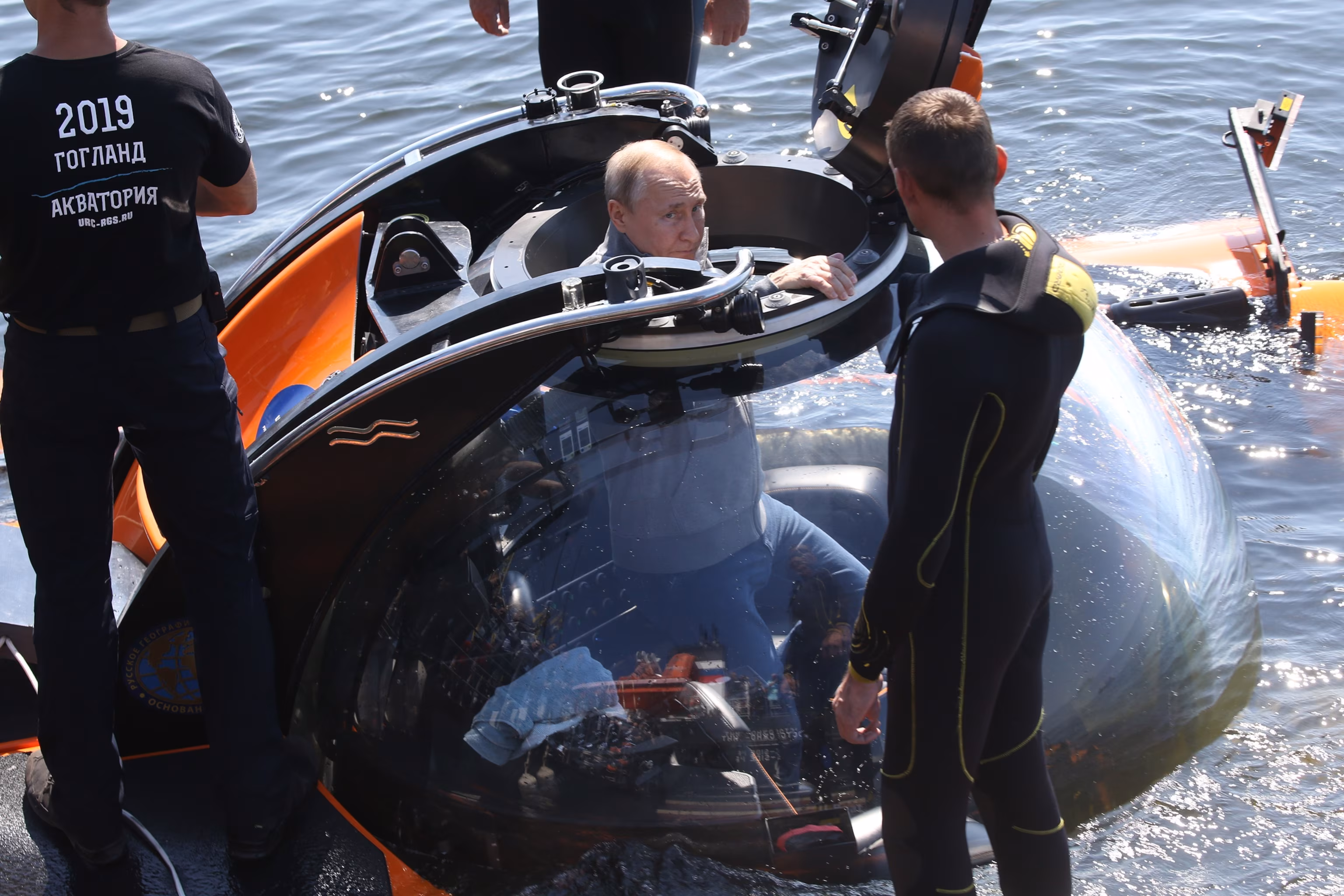 4:45 Президент Росії Володимир Путін відвідує базу атомних підводних човнів 26 березня 2025 року в Мурманську, Росія. Путін перебував з одноденною поїздкою до Мурманська. Автор/Getty Images Що потрібно знати про нещодавні випробування російською ядерною зброєю | INFBusiness