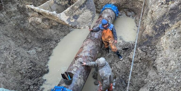 Водогінна катастрофа у Львові: півсотні тисяч мешканців без водопостачання (знімки)