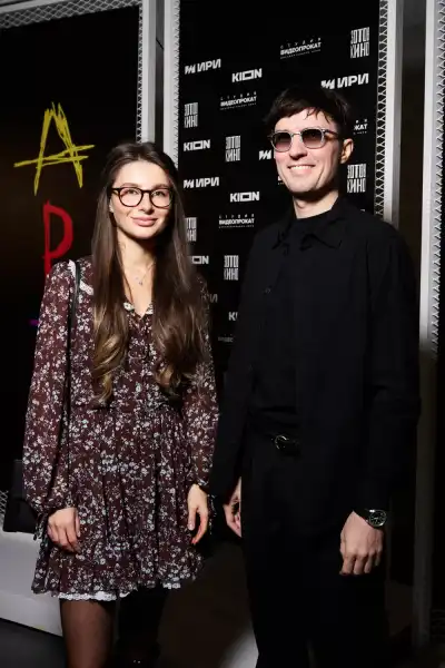 / Світська хроніка Рената Піотровскі, Аврора, Федір та Сергій Бондарчуки на світській прем'єрі серіалу "Арт – це я" | INFBusiness