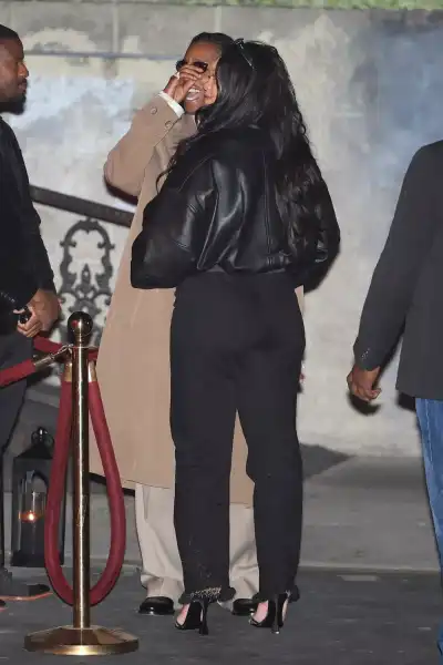 / Новини про зірок Ріанна вперше побачила світ після народження третьої дитини | INFBusiness