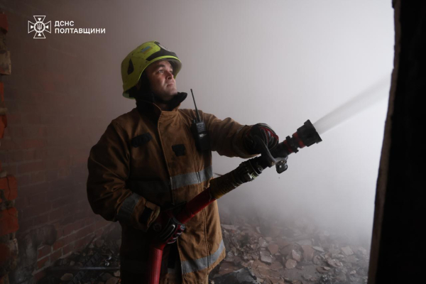 У ніч на 3 жовтня (з 20:00 2 жовтня) росіяни завдали комбінованого удару по території України з використанням ударних безпілотників, ракет повітряного та наземного базування. Про це повідомляють Повітряні сили Збройних сил України. Понад 400 безпілотників та ракет були використані росіянами вночі для ударів по енергетичній інфраструктурі України, — Повітряні сили | INFBusiness