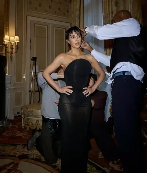 / Новини про зірок Кім Кардаш'ян змінила імідж - тепер вона точна копія своєї матері | INFBusiness