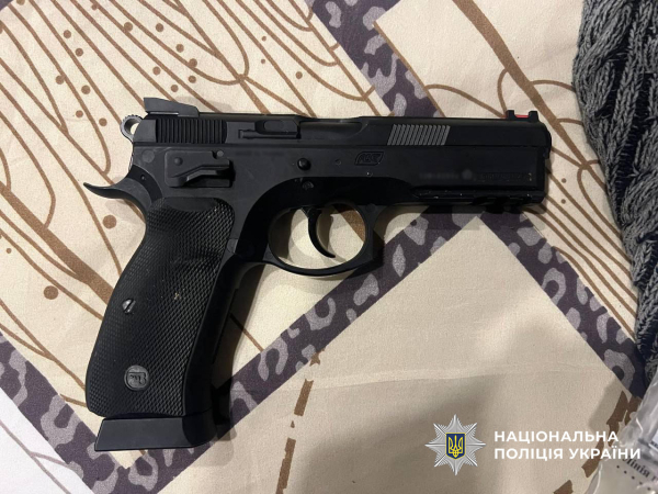 Фото поліції Не збіглося з онлайн-профілем: киянка постраждала від грабежу після інтернет-знайомства. | INFBusiness