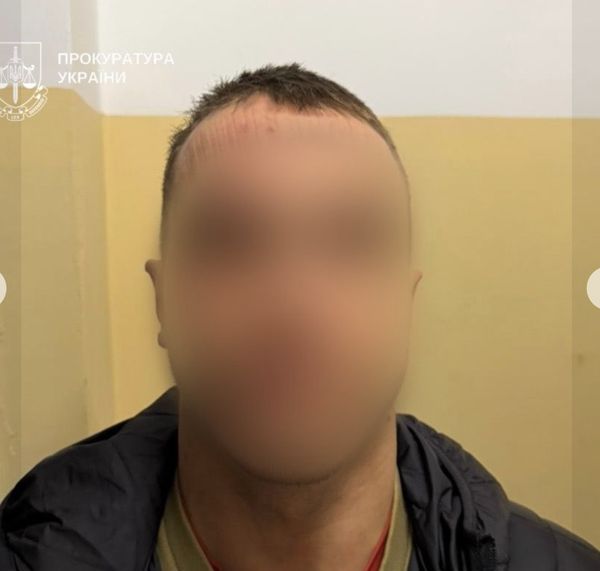 У Києві заарештували педофіла — інструктор з джиу-джитсу зґвалтував 11-річну підопічну. За відомостями правоохоронців, злочинцем виявився 37-річний виходець із Запоріжжя, що проживає в Києві та працює наставником спортивного клубу. У столиці затримали інструктора з джиу-джитсу за розбещення неповнолітньої (знімки) | INFBusiness