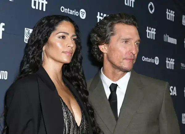 / Зіркові пари Все-таки роман: Сідні Суїні та Скутер Браун тримаються за руки на публіці | INFBusiness