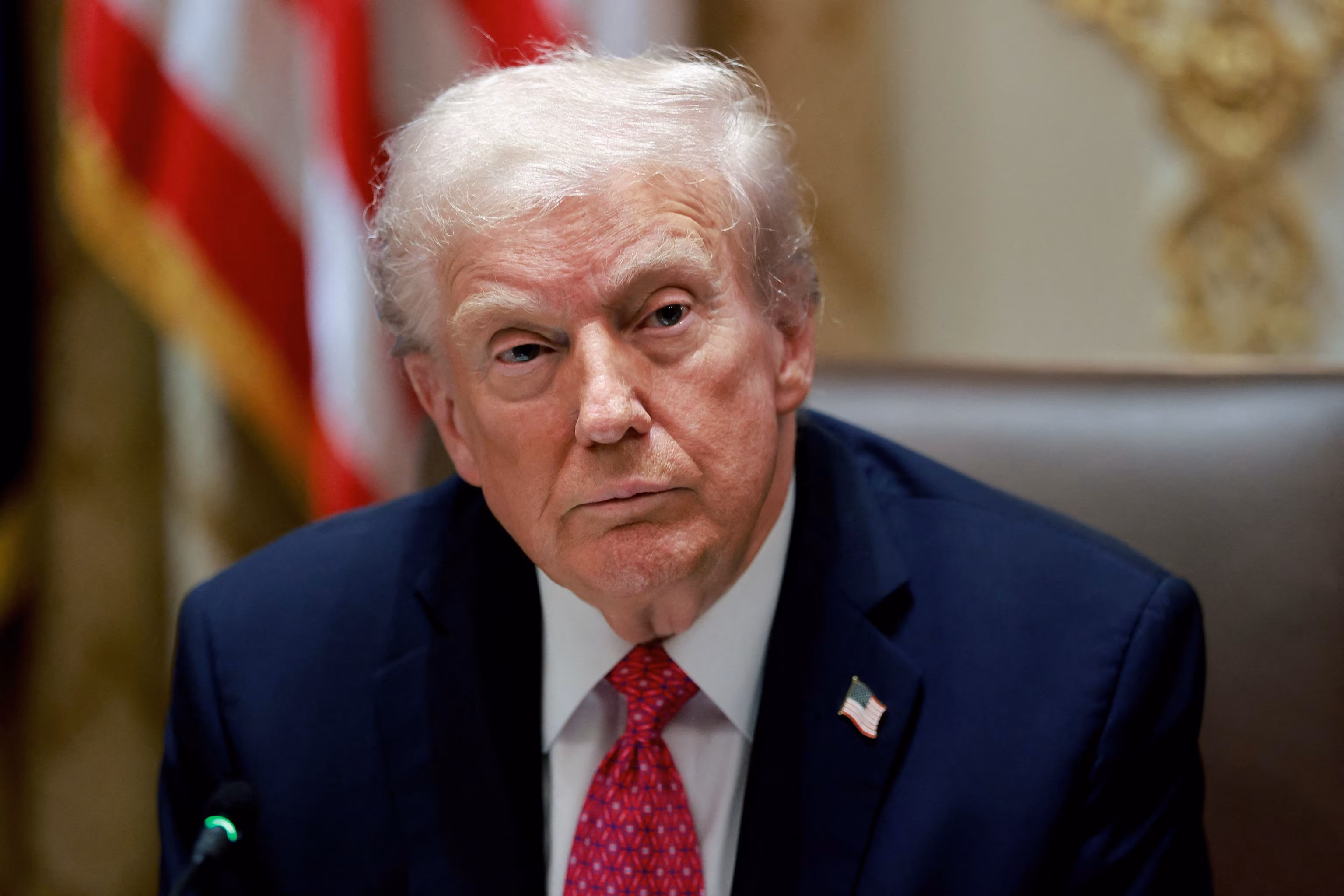 Трамп заявив, що двох осіб, які вижили після удару США по підводному човну, відправляють до Еквадору та Колумбії, щоб уникнути юридичної боротьби. | INFBusiness