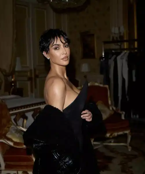 / Новини про зірок Кім Кардаш'ян змінила імідж - тепер вона точна копія своєї матері | INFBusiness