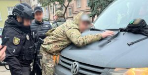 Роздягли, заштовхали в авто та лупцювали: свіжі подробиці скандалу із вояками на Тернопіллі. | INFBusiness