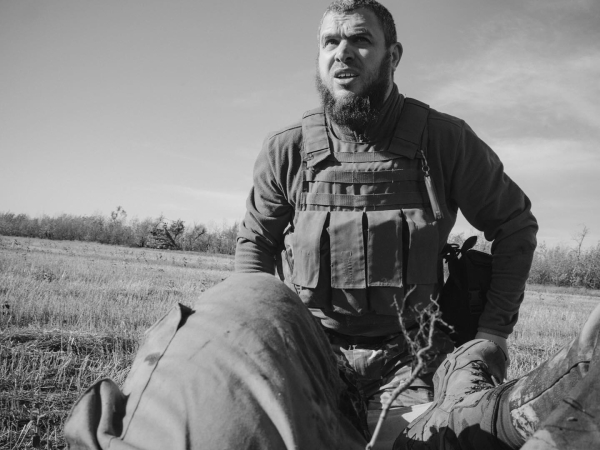 «Я живий. Мені відрізали ногу»: журналіст написав у соцмережах про те, як його збив дрон FPV та втратив друга | INFBusiness