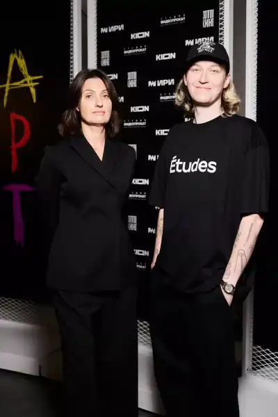 / Світська хроніка Рената Піотровскі, Аврора, Федір та Сергій Бондарчуки на світській прем'єрі серіалу "Арт – це я" | INFBusiness