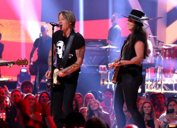 / Новини про зірок Гітаристка Кіта Урбана порушила мовчання у соцмережах на тлі його розлучення з Ніколь Кідман | INFBusiness